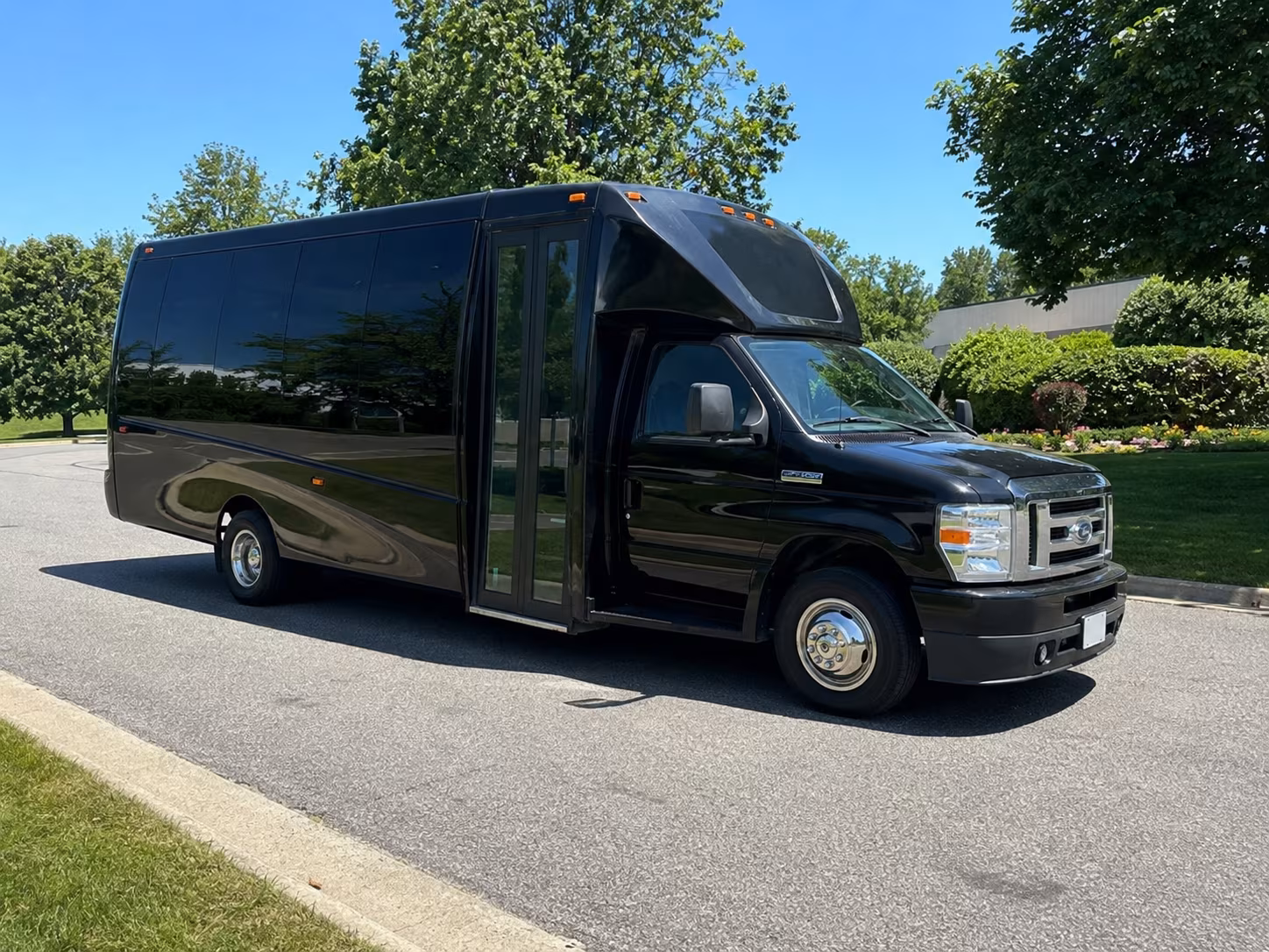 Oakland Birthday, Sweet 16, & Quinceañera Transportation party bus exterior
